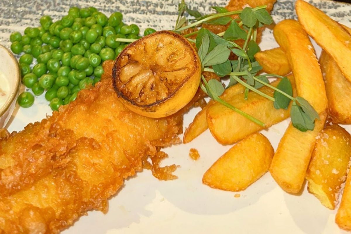 Shadows of The Crown: British Treasure Hunt & Pub Lunch for Four