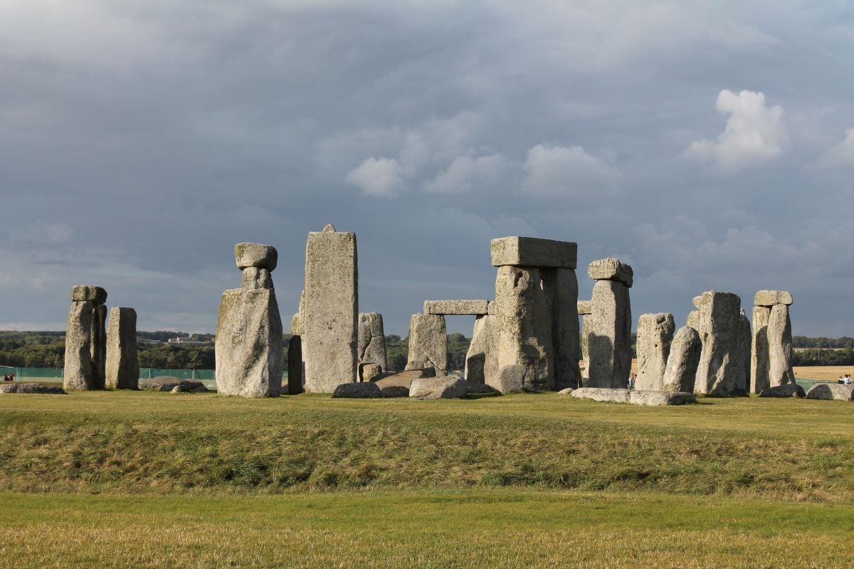 Stonehenge Day Trip From London and Meal