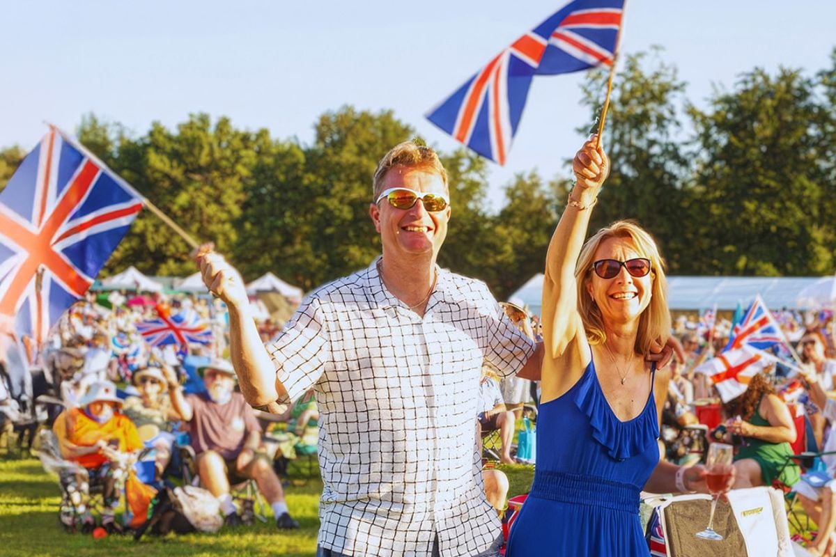 Summer Proms Spectacular and Prosecco for Two