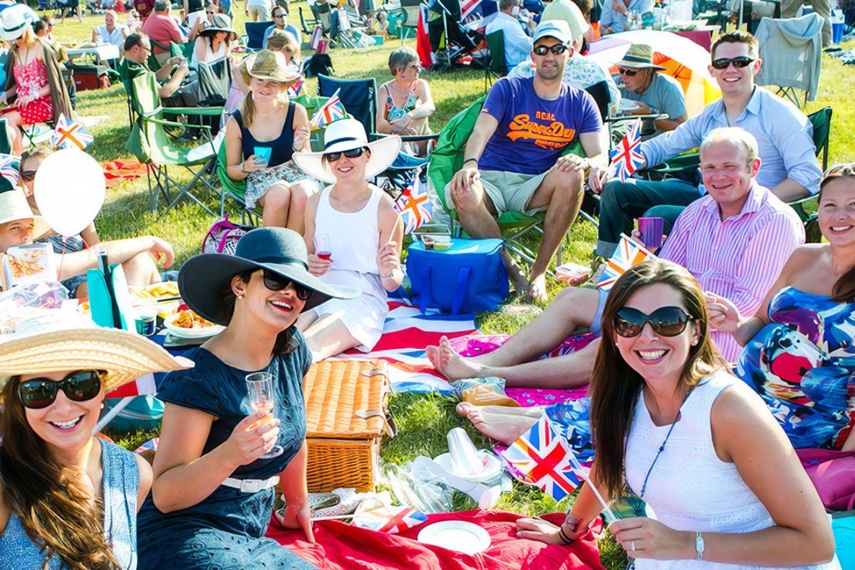 Summer Proms Spectacular and Prosecco for Two