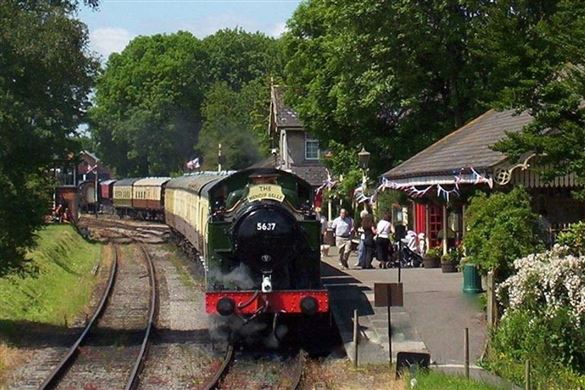 Sunday Lunch on The Mendip Belle