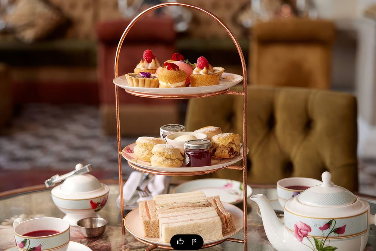 The State Rooms, Buckingham Palace and Sparkling Afternoon Tea for Two