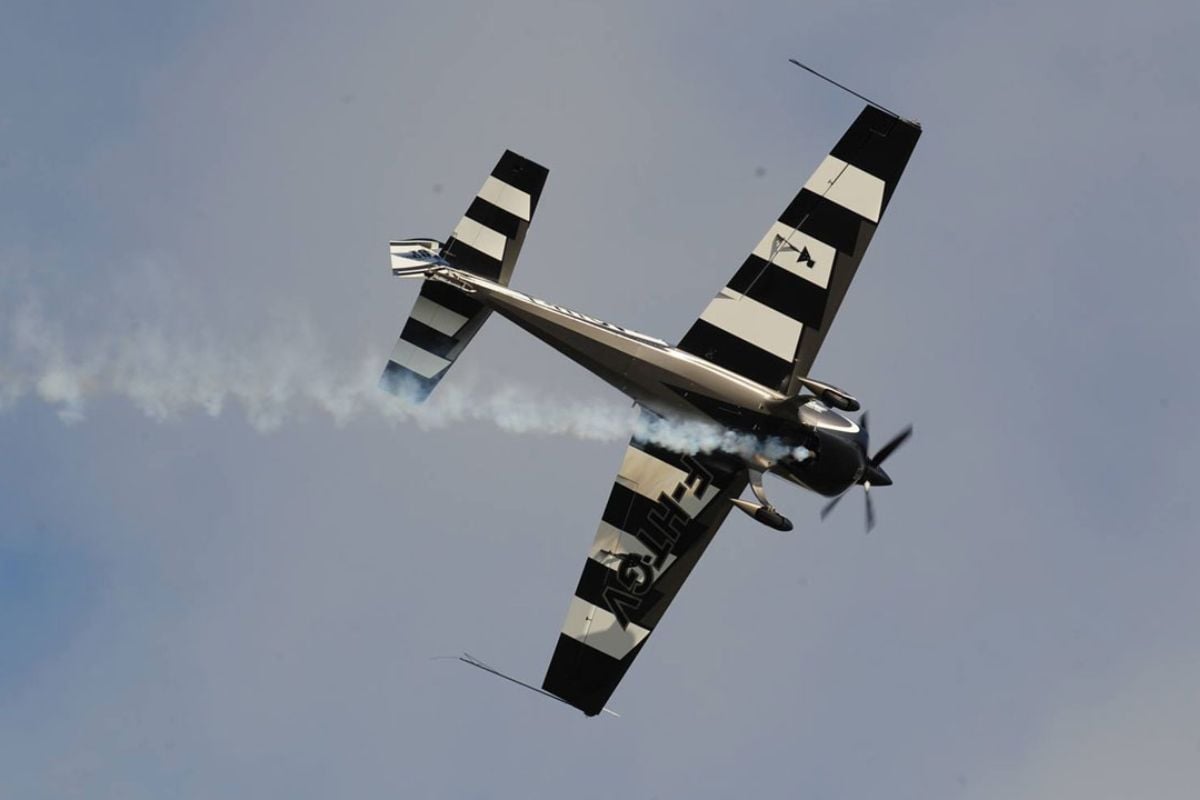 Ultimate Extra 330 40 Minute Aerobatics Experience