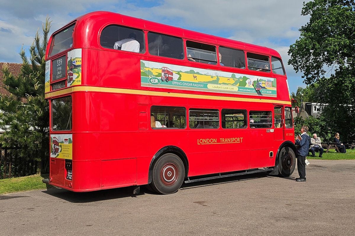 Vintage Bus and Steam Train Tour with Church Visit (Day Tour)