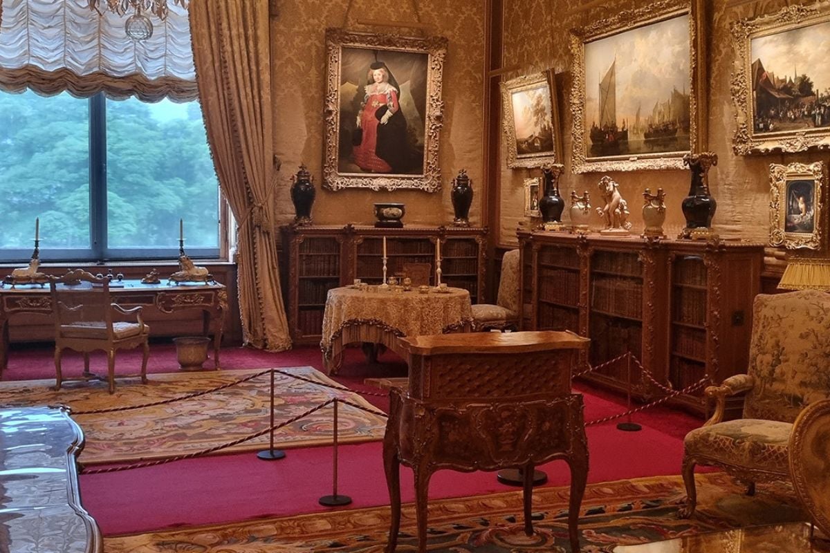 Waddesdon Manor VIP Tour & Wine Experience with Lunch