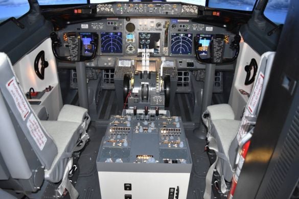 Weekday 90 Minute 737 Simulator Session - Suffolk 