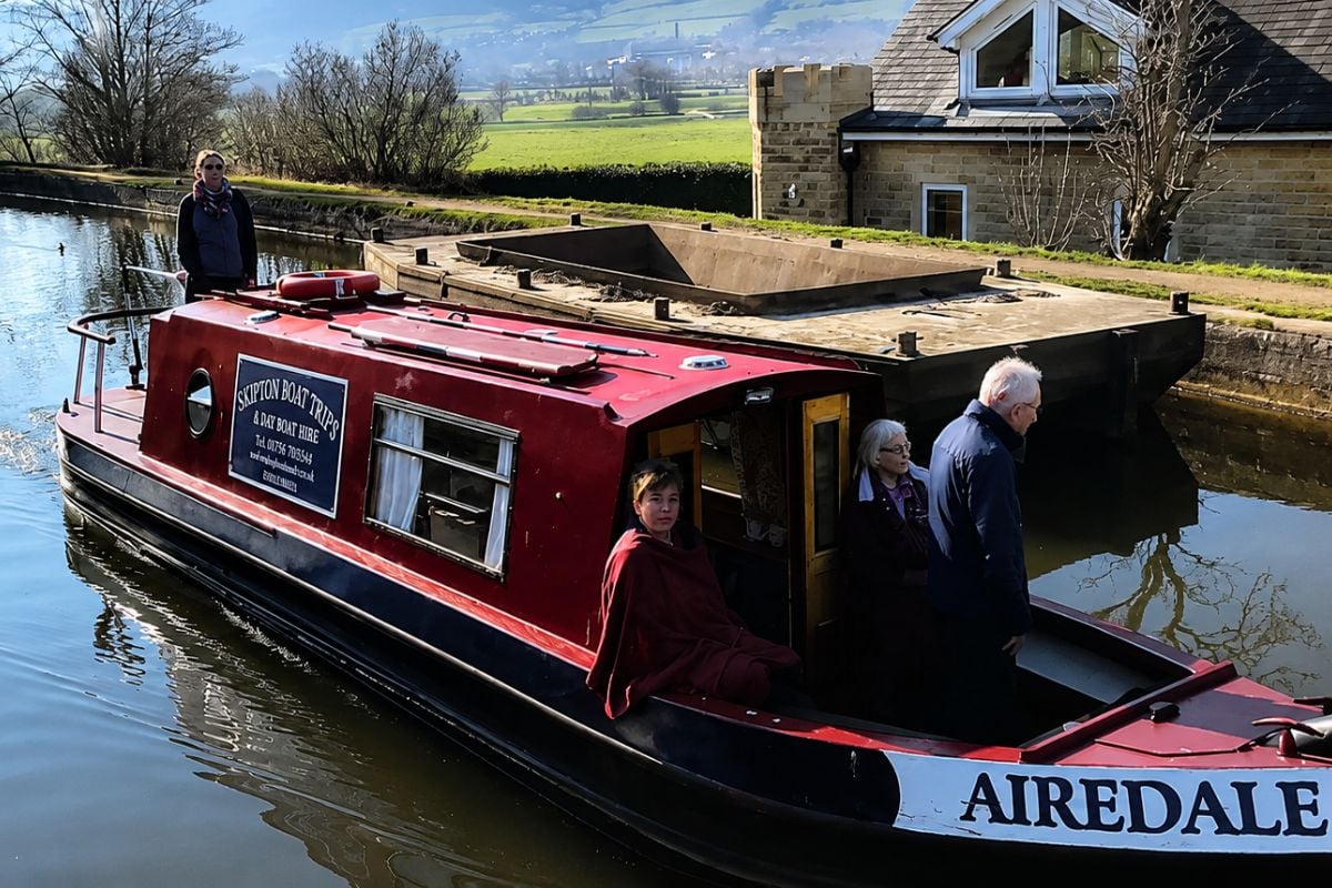 Weekday Canal Boat Hire in Skipton for Ten People