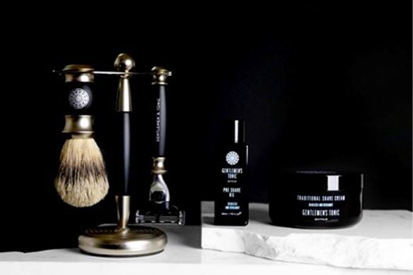 Traditional Barber Wet Shave and Haircut - London