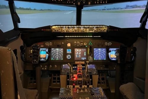 737-800 Jet Airliner Flight Simulator Lesson (60 mins)