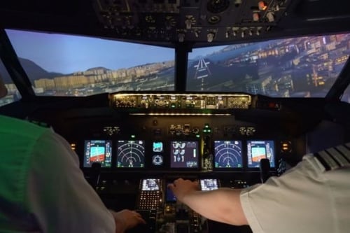 737-800 Jet Airliner Flight Simulator Lesson (90 mins) - Stockport