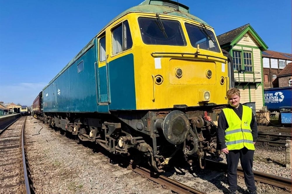 16 Mile Diesel Train Driving Experience For One