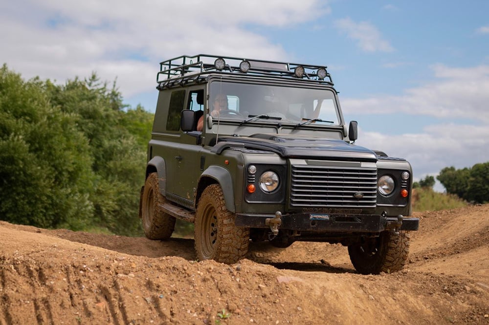 90 Minute Land Rover Off Road Driving in Leicestershire