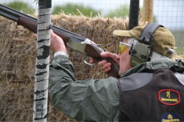 25 Clay Shooting Session in Hampshire