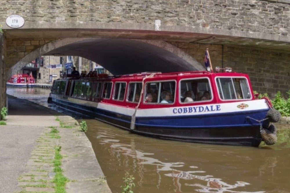 Leeds and Liverpool Canal Skipton Cocktail Cruise for Two