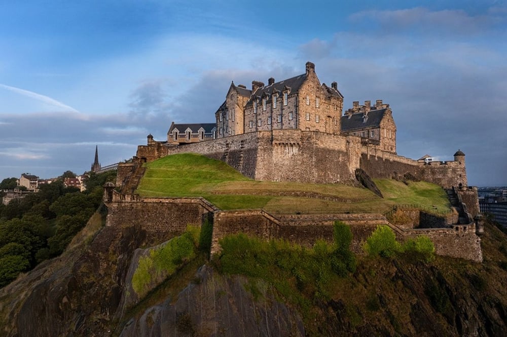 Edinburgh Castle and Dinner for Two