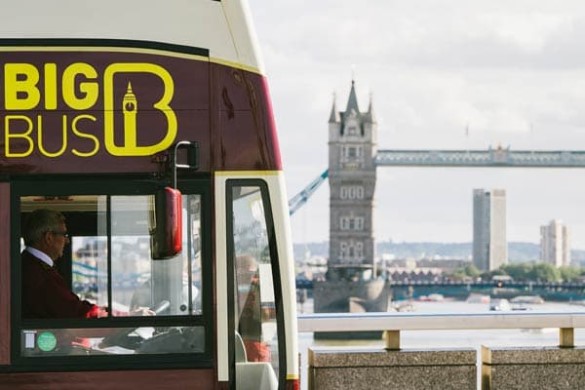 Tower of London and Bus Tour With Meal For Two 