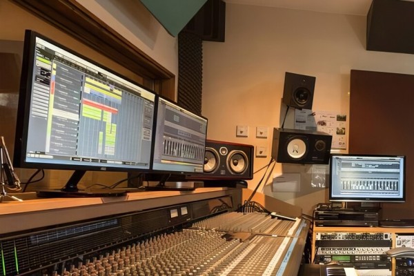 Four Hour Singer Songwriter Recording Session in London