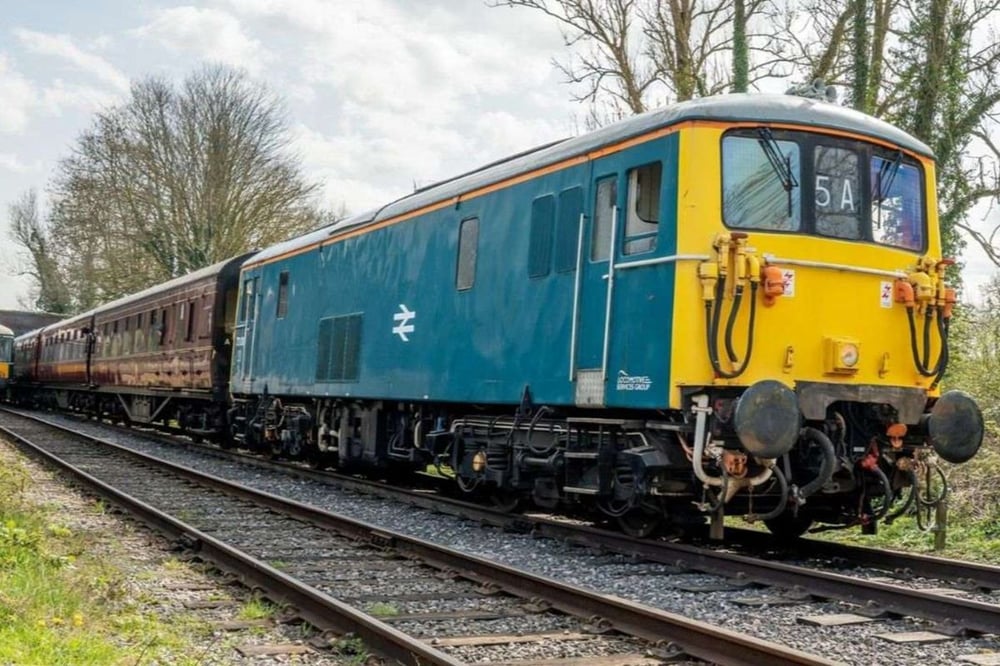 Gold Mainline Diesel Locomotive Train Driving Day