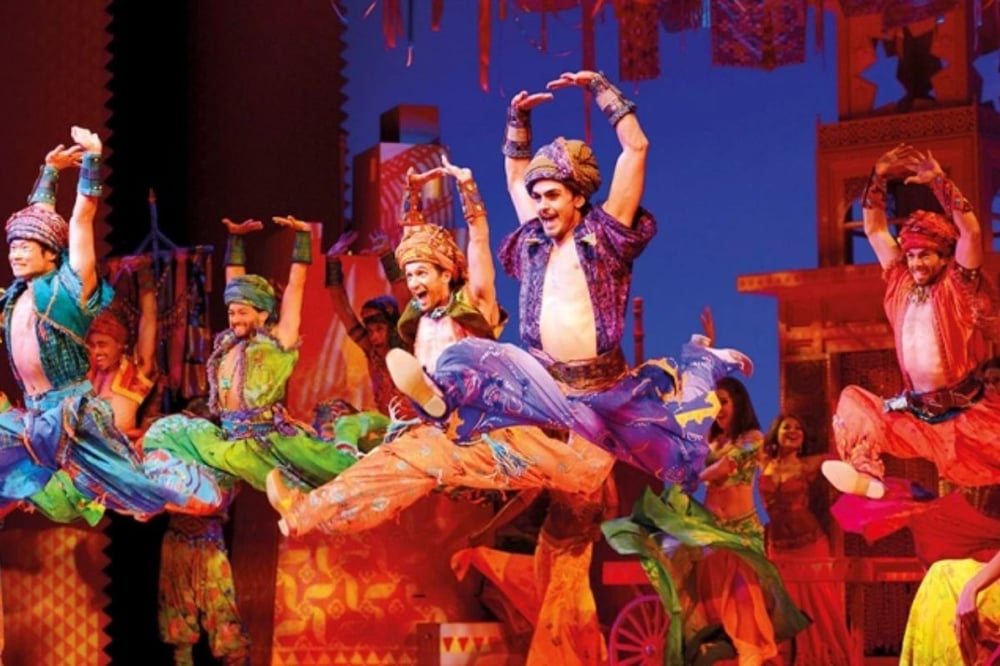 London Premier Theatre Show and Dinner For Two