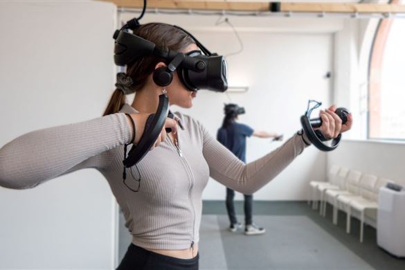 One Hour VR Gaming for Two