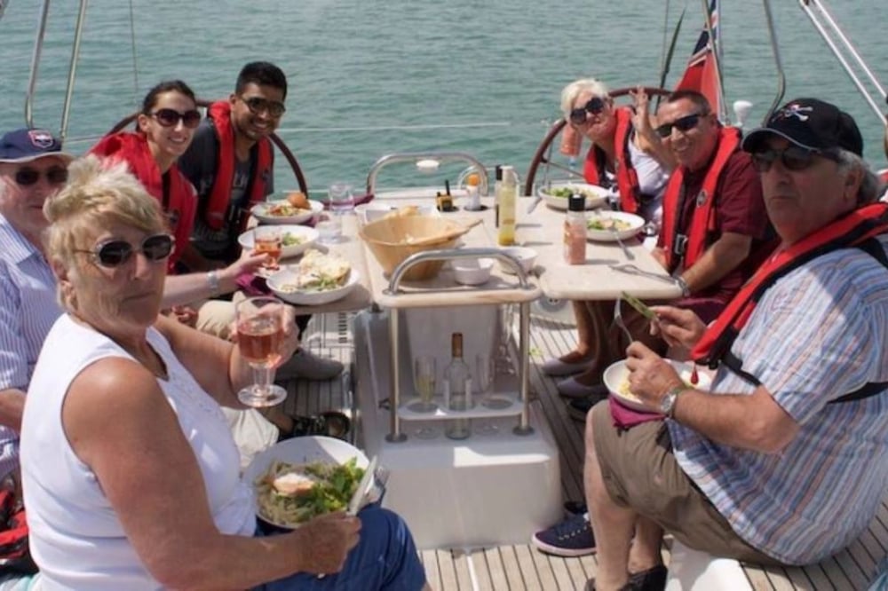 Solent Yacht Sailing Experience with Lunch in Lymington